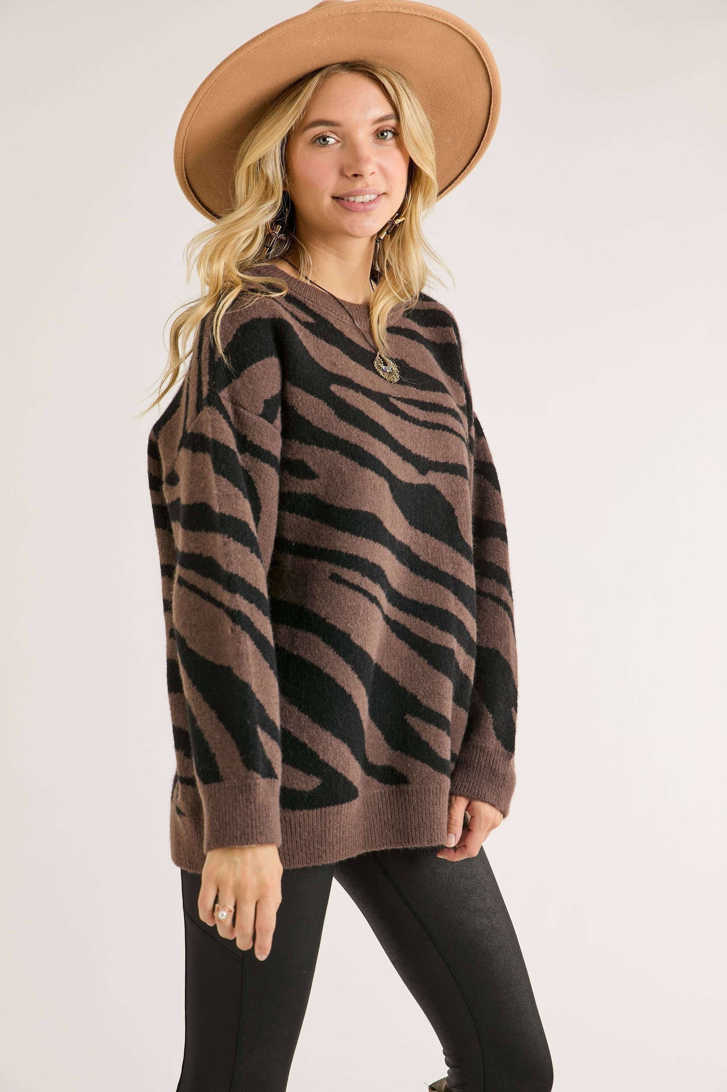 CREW NECK ZEBRA SWEATER TOP
