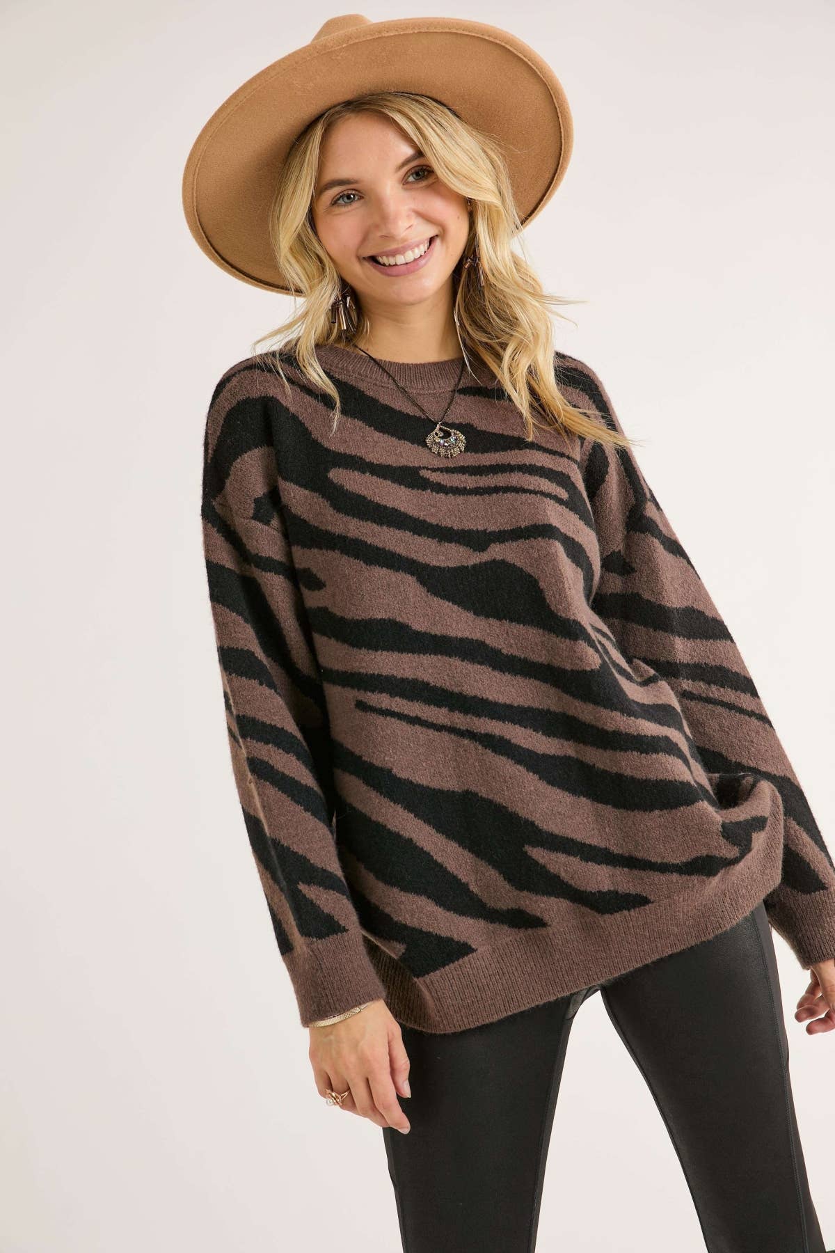 CREW NECK ZEBRA SWEATER TOP